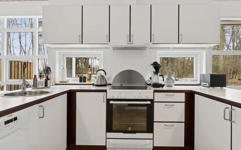 Aarre - 1Km from the Sea: Cuisine, Appareil De Cuisine, Sol, Comptoir, Design Intérieur, Principaux Appliance, Cabinetry, Meubles, Cuisinière, Sol