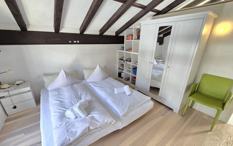Casa la Schmetta 54: Lit, Chambre, Sol, Design Intérieur, Sol, Bois, Meubles, Plafond, Drap De Lit, Literie