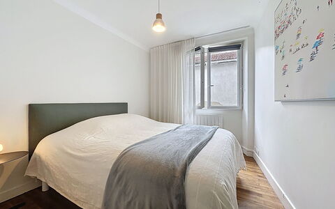 La Potée: Design Intérieur, Lit, Sol, Chambre, Mur, Sol, Bois, Plafond, Drap De Lit, Literie