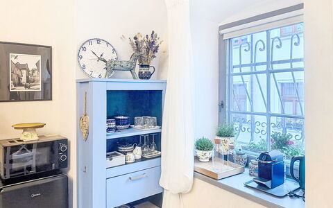Luxury Suite 244: Bleu, Étagère, Rayonnage, Meubles, Design Intérieur, Éclairage, Cabinetry, Domicile, Pièce, Placard