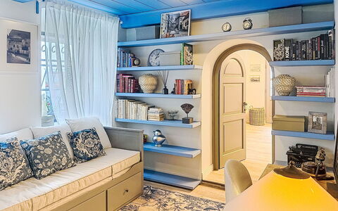 Luxury Suite 244: Meubles, Bleu, Design Intérieur, Canapé, Mur, Sol, Sol, Pièce, Plafond, Domicile