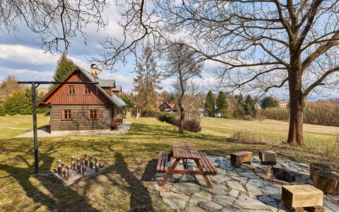 Timber Lodge with Sauna: Arbre, Herbe, Maison, Bois, Domicile, Chalet, Toit, Zone Rurale, Paysage