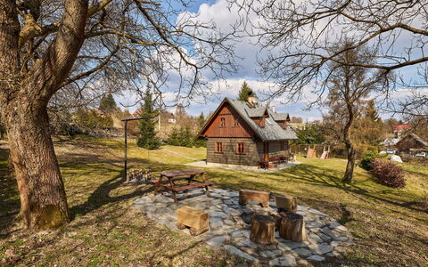 Timber Lodge with Sauna: Arbre, Bâtiment, Maison, Bois, Domicile, Chalet, Toit, Paysage, Zone Rurale