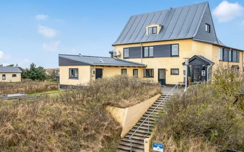 Gunhilda - 300M from the Sea: Maison, Toit, Domicile, Chalet, Cabanon, Batiments Jardin, Siding, Cour, Cabane En Rondins, Cabane