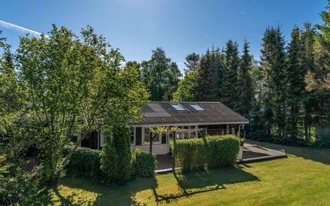 Tjarko - 690M to the Fjord: Arbre, Herbe, Maison, Arbuste, Domicile, Toit, Chalet, Lot Terre, Zone Rurale