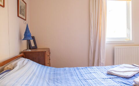 Blue Lobster: Lit, Meubles, Chambre, Drap De Lit, Literie, Mur, Bois, Sol, Design Intérieur, Linge