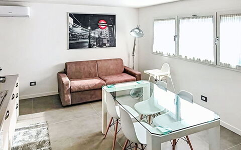 Mb Guest House: Meubles, Design Intérieur, Sol, Sol, Canapé, Mur, Plafond, Pièce, Bois, Salon