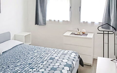Mb Guest House: Meubles, Lit, Chambre, Design Intérieur, Mur, Drap De Lit, Literie, Sol, Sol, Pièce