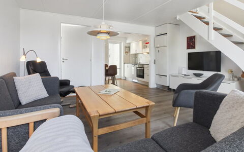 Amlethus - 2.3Km from the Sea: Sol, Meubles, Sol, Design Intérieur, Domicile, Appartement, Canapé, Plafond, Salon