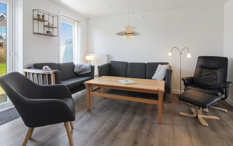 Amlethus - 2.3Km from the Sea: Meubles, Design Intérieur, Sol, Sol, Bois, Canapé, Salon, Parquet, Plafond, Table