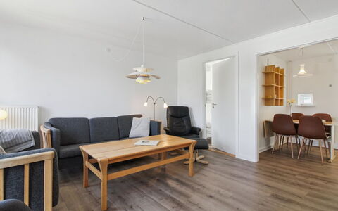 Amlethus - 2.3Km from the Sea: Meubles, Sol, Design Intérieur, Sol, Bois, Plafond, Parquet, Canapé, Salon, Domicile