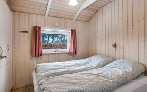 Alexis - 500M from the Sea: Bois, Chambre, Domicile, Dur, Tache De Bois, Planche, Lit, Drap De Lit, Literie, Cadre De Lit