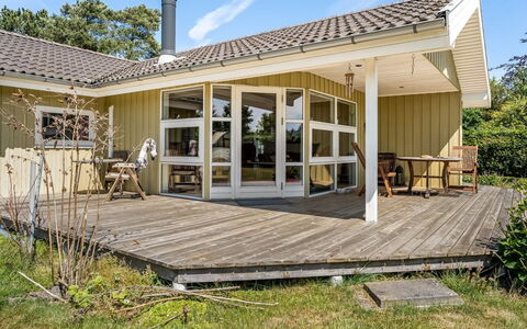 Alexis - 500M from the Sea: Bois, Maison, Toit, Domicile, Chalet, Porche, Porte, Siding, Biens, Ombre