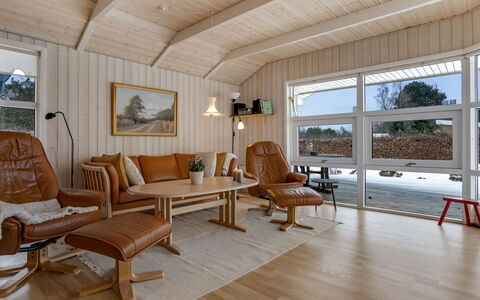 Alexis - 500M from the Sea: Meubles, Design Intérieur, Bois, Sol, Plafond, Sol, Canapé, Salon, Parquet, Éclairage