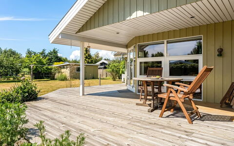 Alexis - 500M from the Sea: Bois, Porche, Domicile, Dur, Lot Terre, Planche, Plate-Forme, Chalet, Tache De Bois, Ombre