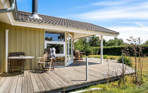 Alexis - 500M from the Sea: Bois, Porche, Toit, Domicile, Lot Terre, Chalet, Dur, Plate-Forme, Ombre, Biens