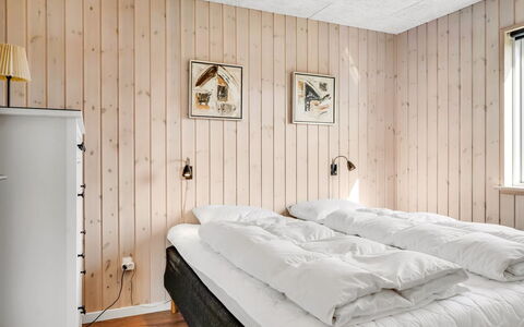 Aava - 600M to the Fjord: Chambre, Lit, Mur, Bois, Drap De Lit, Literie, Design Intérieur, Meubles, Sol, Sol