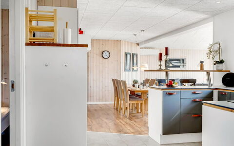 Aava - 600M to the Fjord: Sol, Bois, Design Intérieur, Plafond, Sol, Meubles, Luminaire, Principaux Appliance, Cuisine, Éclairage