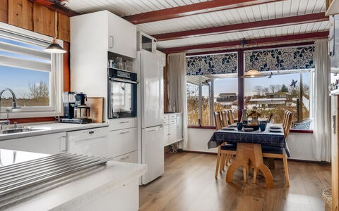 Dimo - 75M to the Fjord: Bois, Domicile, Dur, Tache De Bois, Conception, Cuisine, L'Hiver, Daylighting, Cabane En Rondins