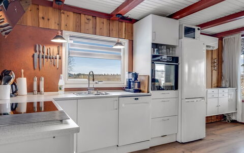 Dimo - 75M to the Fjord: Appareil De Cuisine, Cuisine, Principaux Appliance, Bois, Comptoir, Électroménager, Cabinetry, Design Intérieur, Evier, Cuisinière
