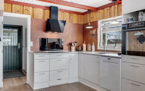 Dimo - 75M to the Fjord: Appareil De Cuisine, Cuisine, Principaux Appliance, Bois, Comptoir, Design Intérieur, Cabinetry, Sol, Plafond, Électroménager