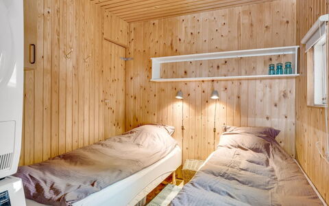 Dimo - 75M to the Fjord: Design Intérieur, Mur, Sol, Sol, Bois, Plafond, Chambre, Éclairage, Pièce, Lit
