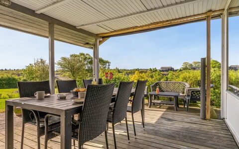 Dimo - 75M to the Fjord: Meubles, Bois, Chaise, Table Cuisine Et Salle A Manger, Table, Porche, Parquet, Mobilier De Jardin, Plate-Forme, Ombre