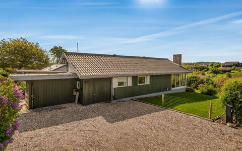 Dimo - 75M to the Fjord: Toit, Maison, Arbuste, Domicile, Chalet, Biens, Couverture De Sol, Ferme, Jardin, Siding