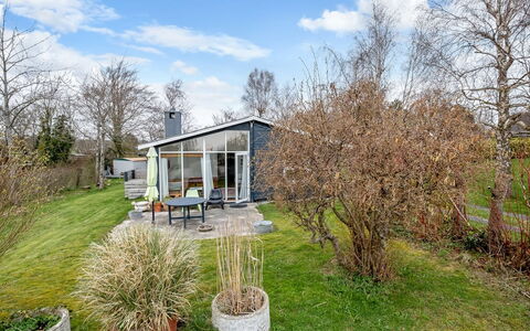 Menke - 300M from the Sea: Herbe, Maison, Arbuste, Zone Résidentielle, Toit, Domicile, Chalet, Jardin, Lot Terre