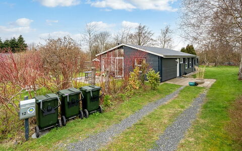 Menke - 300M from the Sea: Chalet, Cabanon, Jardin, Batiments Jardin, Cour, Pelouse, Siding, Arrière-Cour, Cabane En Rondins
