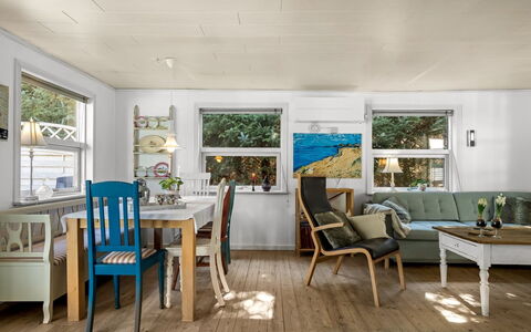 Jamie - from the Sea: Meubles, Design Intérieur, Sol, Sol, Bois, Plafond, Parquet, Chaise, Table, Luminaire