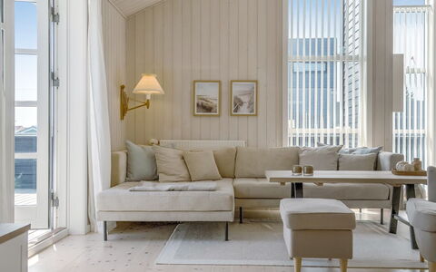 Fridhild - 450M from the Sea: Meubles, Design Intérieur, Canapé, Sol, Bois, Sol, Textile, Salon, Domicile, Appartement