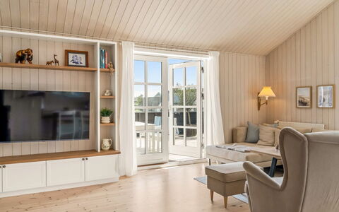 Fridhild - 450M from the Sea: Design Intérieur, Meubles, Sol, Bois, Sol, Plafond, Canapé, Salon, Pièce, Éclairage