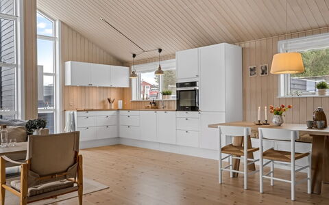 Fridhild - 450M from the Sea: Sol, Bois, Design Intérieur, Meubles, Sol, Plafond, Cuisine, Parquet, Comptoir, Luminaire