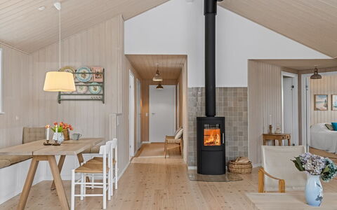 Fridhild - 450M from the Sea: Sol, Sol, Bois, Design Intérieur, Parquet, Plafond, Meubles, Pièce, Luminaire, Salon