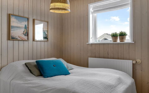 Fridhild - 450M from the Sea: Bois, Sol, Design Intérieur, Sol, Chambre, Plafond, Parquet, Pièce, Meubles, Lit