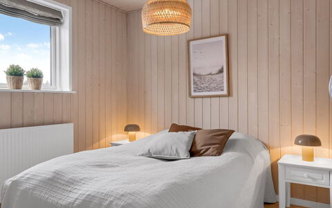 Fridhild - 450M from the Sea: Design Intérieur, Bois, Sol, Sol, Plafond, Chambre, Luminaire, Meubles, Éclairage, Lit
