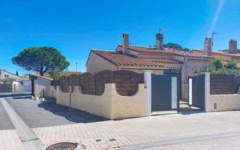 Le Mas des Oliviers: Appartement, Recours, Chaise, Ombre, Balcon, Table Cuisine Et Salle A Manger, Restaurant, Eco Hôtel, Hôtel