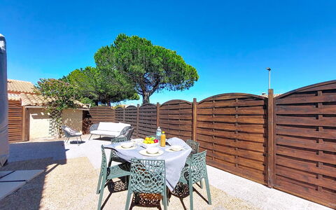 Le Mas des Oliviers: Appartement, Recours, Chaise, Ombre, Balcon, Table Cuisine Et Salle A Manger, Restaurant, Eco Hôtel, Hôtel