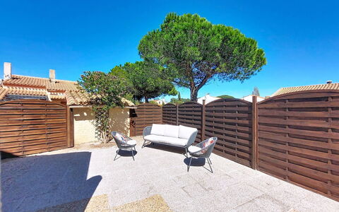 Le Mas des Oliviers: Appartement, Recours, Chaise, Ombre, Balcon, Table Cuisine Et Salle A Manger, Restaurant, Eco Hôtel, Hôtel