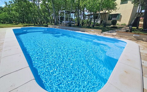 Country Pleasures Cottage: Bleu, Piscine, Composite, Caractéristique De L'Eau, Tuile