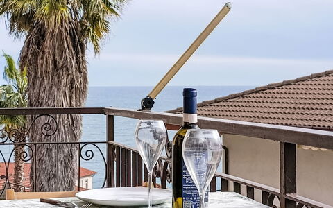 Titti e Giba: Appartement, Recours, Chaise, Ombre, Balcon, Table Cuisine Et Salle A Manger, Restaurant, Eco Hôtel, Hôtel