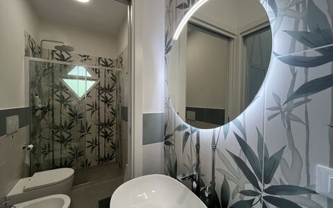 Titti e Giba: Design Intérieur, Luminaire Plomberie, Sol, Sol, Éclairage, Salle De Bains, Plafond, Luminaire, Plomberie, Pièce