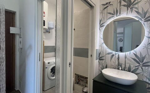 Titti e Giba: Design Intérieur, Mur, Sol, Sol, Luminaire Plomberie, Toilette, Salle De Bains, Plafond, Éclairage, Pièce