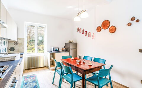 La Ferla: Appartement, Recours, Chaise, Ombre, Balcon, Table Cuisine Et Salle A Manger, Restaurant, Eco Hôtel, Hôtel