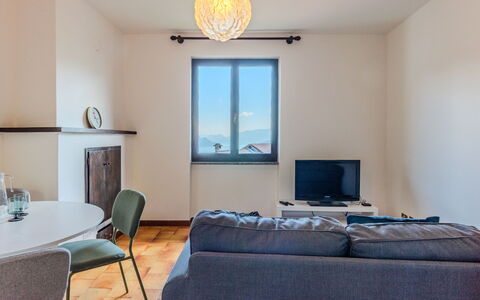 Gravedona 820: Meubles, Design Intérieur, Mur, Sol, Bois, Sol, Pièce, Plafond, Éclairage, Domicile