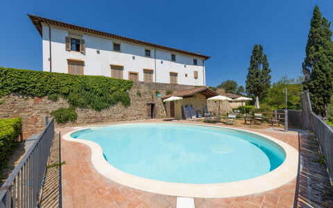 Palaia 629: Piscine, Villa, Hôtel