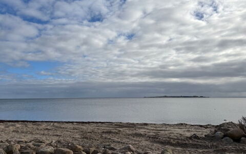 Algut - 80M from the Sea: Ciel, Nuage, Bleu, Horizon, Jour, Ressources En Eau, L'Eau, Roche, Cumulus