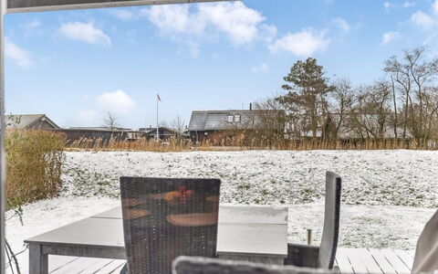 Algut - 80M from the Sea: Ciel, L'Hiver, Neige, Toit, Gelé, Chalet, Pente, Gel, La Glace, Daylighting
