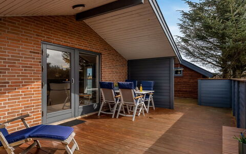 Severina - 900M from the Sea: Bois, Jardin, Arrière-Cour, Lot Terre, Domicile, Toit, Ombre, Plate-Forme, Dur, Cour